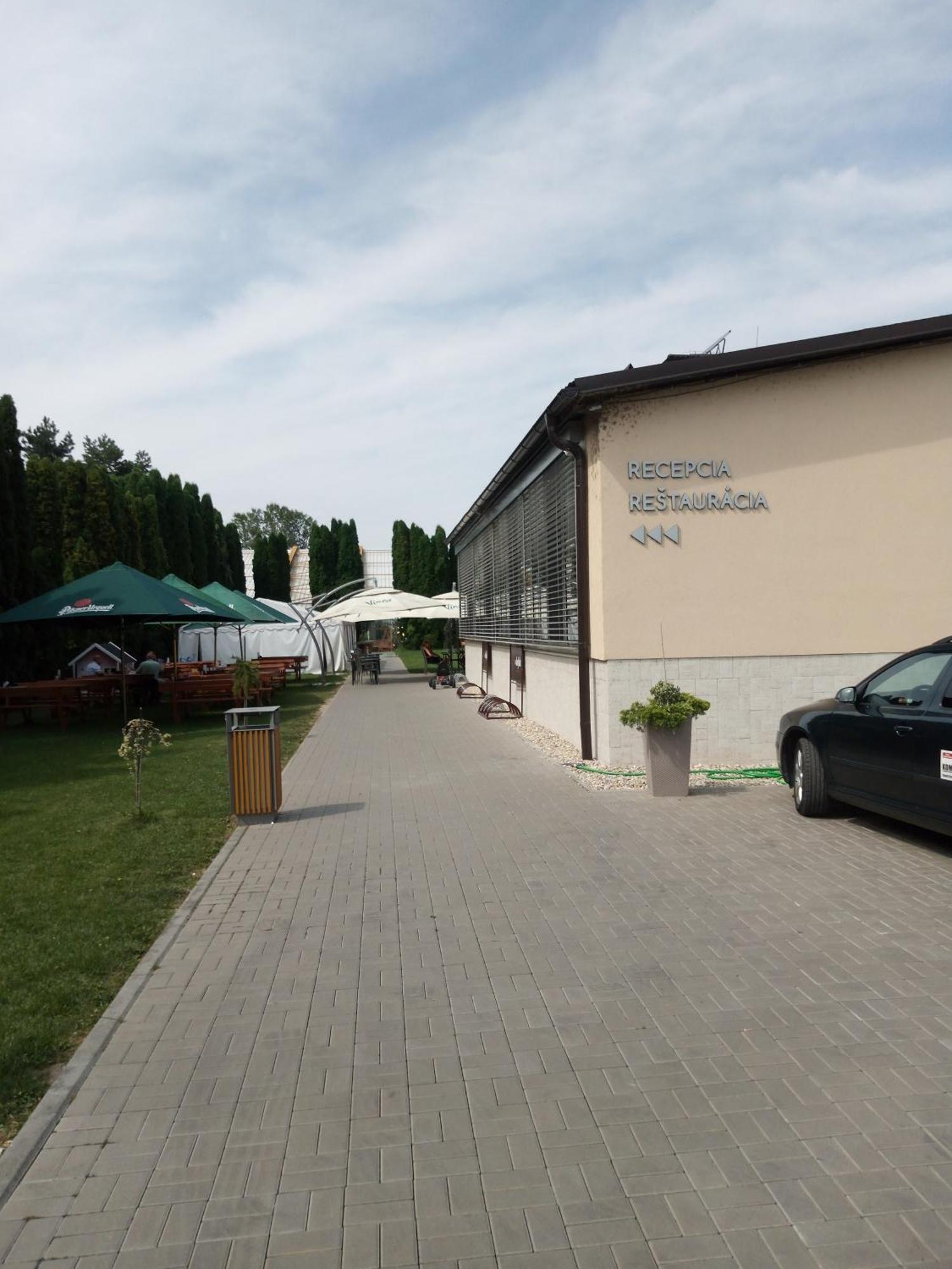 Penzion Adriana Nové Mesto nad Váhom Extérieur photo